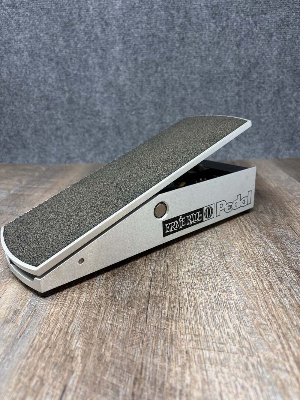 Vintage Ernie Ball Mono Volume Pedal Guitar Effect Pedal 6166 250k mono volume.